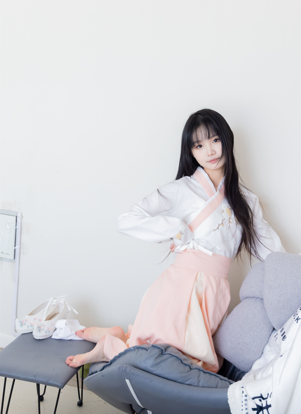 袜啵啵 – 甜甜圈 – 汉服白棉袜 裸足 【168P1V1.6G】 预览图 1