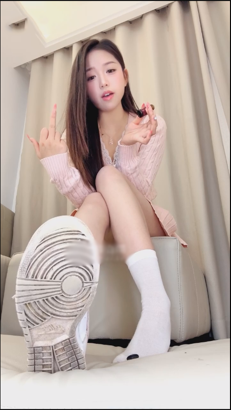 玩物直播妮可s-251124 红绿灯白袜香水早泄场【1V】【301MB百度云】 预览图 3