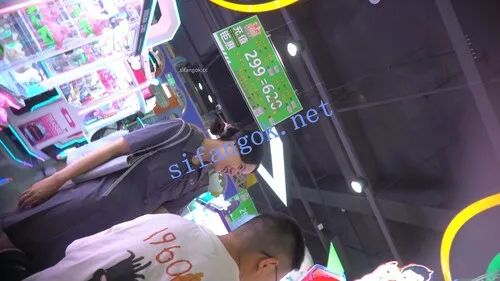 【永久专享】（空城原创）宽松连衣裙少妇撅着屁股玩游戏，淡灰N裹肉臀【1V】【294M】 预览图 2