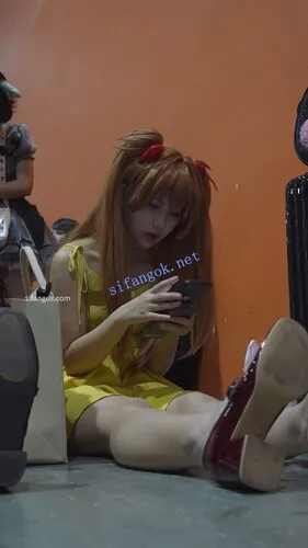 【永久专享】【xxn-334】明日香cos小姐姐..粉内带翅膀直接坐地上屁股脏了【1V】【700M】 预览图 2