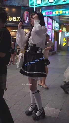 【永久专享】(BC-AA-608)可爱小姐姐肉色丝袜配白内..逛街围观表演被CD【1V】【430M】 预览图 5