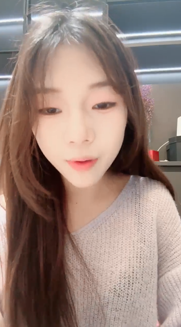 清纯少女下海，【吧啦】，边跳边脱光光，小穴粉嫩，特写掰开，小表情妩媚妖娆，舞姿曼妙皮肤白 预览图 1