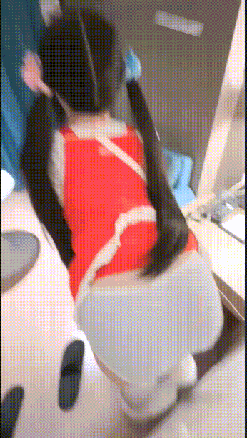 顶级双马尾白虎小母狗『开心果』最新门槛福利，被金主爸爸户外调教啪啪，美腿肩上扛粉嫩小穴爆操【36V】【1.21G】 预览图 18