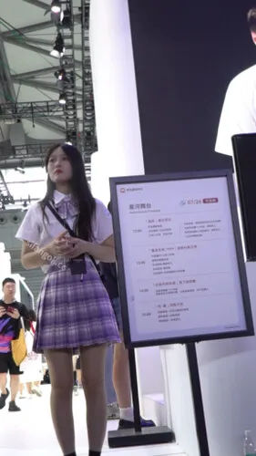 【永久专享】【xxn-333】制服jk02cos小姐姐..干净粉内包裹光滑白嫩翘臀【1V】【641M】 预览图 3