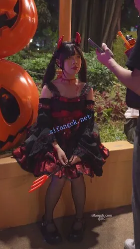 【永久专享】(BC-SSS-098)双马尾蕾丝裙吊带袜..和男友一起给她拍照+开闪CD【1V】【553M】 预览图 2