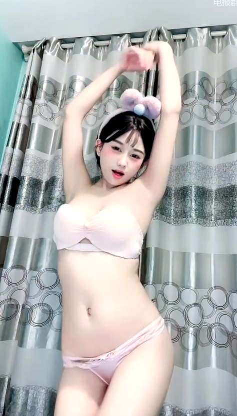 顶级女模【18岁昆明女模】短耳小白兔 预览图 2