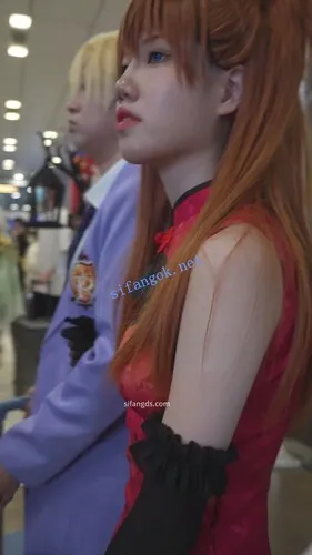 【永久专享】【xxn-339】明日香旗袍cos美女..蕾丝内直接露外面..扶梯弯腰CD【1V】【532M】 预览图 6