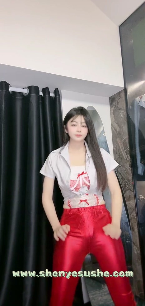 【快手主播】BlackSwan 皮裤 短裤 摩托摇 千斤顶 丝袜等 60v #1【60V】【1.8G】 预览图 12