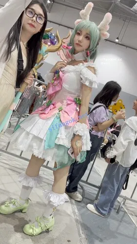 【永久专享】【KFC】可爱COSER瑶妹独自逛街拍照·白色碎花内内前后低角度CD【1V】【893M】 预览图 4