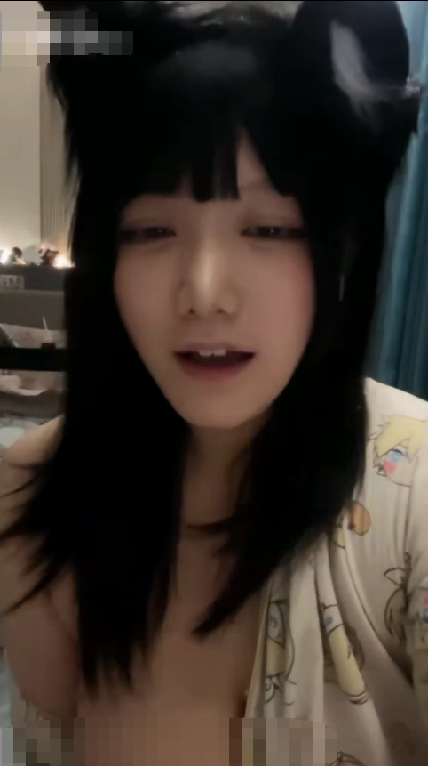 核弹级巨乳骚母狗 道具喷水自舔 大鸡巴疯狂抽插 身体有点胖但是性感 逼逼小而粉嫩-福利岛