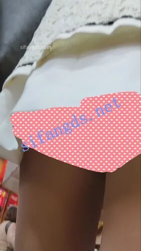 【永久专享】原创抄底小吃街极品超薄肉丝姐妹花【1V】【1.97G】 预览图 3