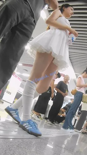 【永久专享】『D·D』-228-漂亮小姐姐，和男友亲密打闹，白连衣裙转圈圈…【1V】【3.21G】 预览图 8