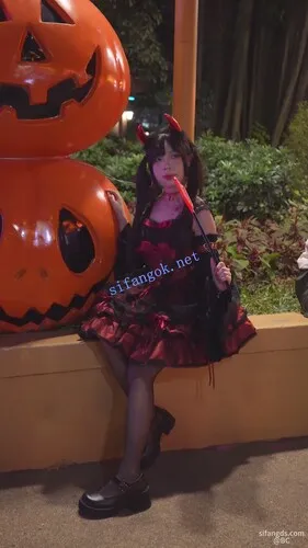 【永久专享】(BC-SSS-098)双马尾蕾丝裙吊带袜..和男友一起给她拍照+开闪CD【1V】【553M】 预览图 1