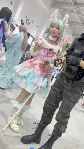 【永久专享】【KFC】可爱COSER瑶妹独自逛街拍照·白色碎花内内前后低角度CD【1V】【893M】 预览图 1