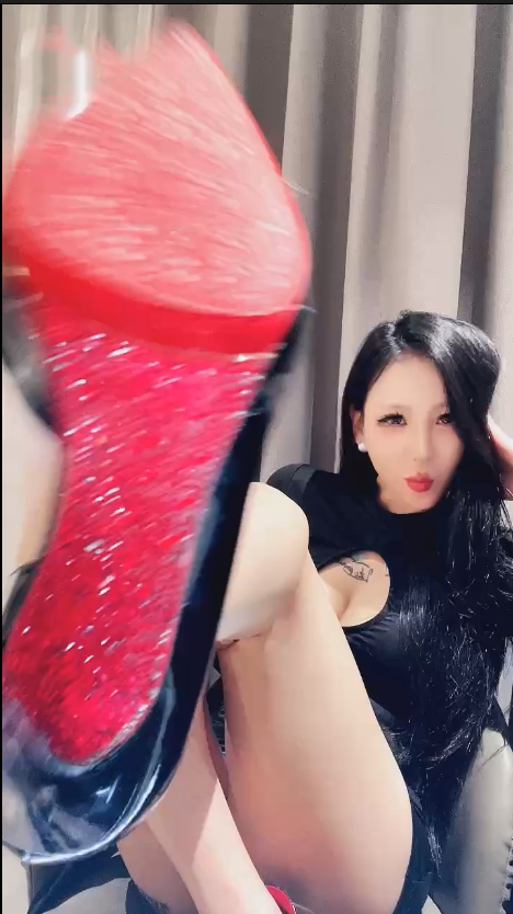 玩物直播知妤-251126 红绿灯女上司【1V】【644MB百度云】 预览图 3