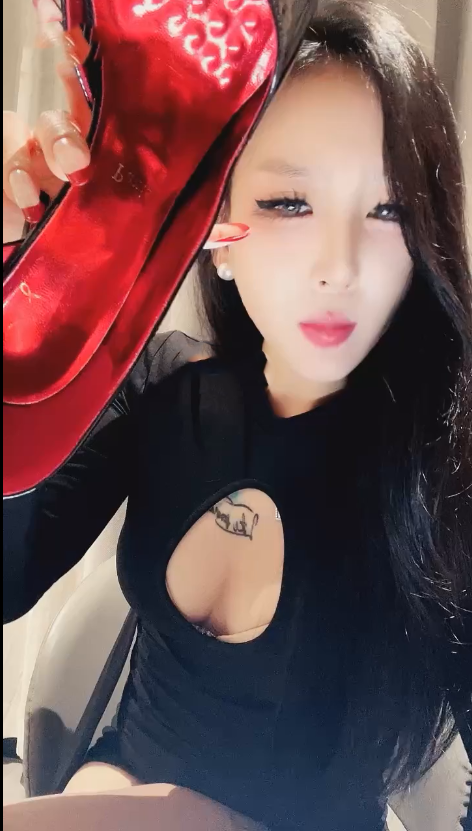 玩物直播知妤-251126 红绿灯女上司【1V】【644MB百度云】 预览图 2