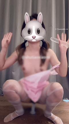 推特萌妹小母狗 薯条小咪 12月VIP福利裸舞 暴插粉红小骚穴【4P32V】【1.75G】 预览图 17