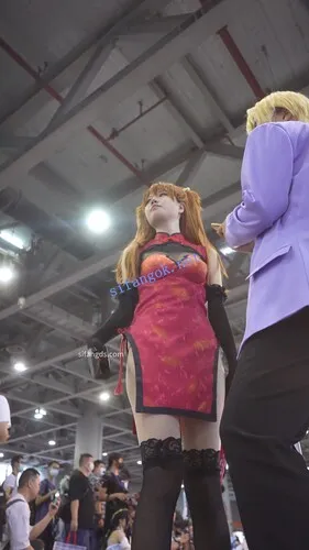 【永久专享】【xxn-339】明日香旗袍cos美女..蕾丝内直接露外面..扶梯弯腰CD【1V】【532M】 预览图 2