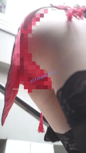 【永久专享】【xxn-339】明日香旗袍cos美女..蕾丝内直接露外面..扶梯弯腰CD【1V】【532M】 预览图 8