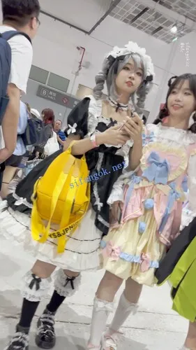 【永久专享】【KFC】洛丽塔裙学生妹和同学逛展·宽松白内透着黑·低角度CD【1V】【1.33G】 预览图 8