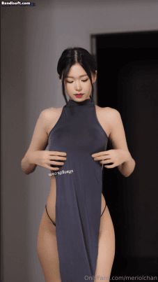 【OF meriol_chan】新加坡极品美女 完美身材 电动棒紫薇骚表情【6V】【1.3G】 预览图 9