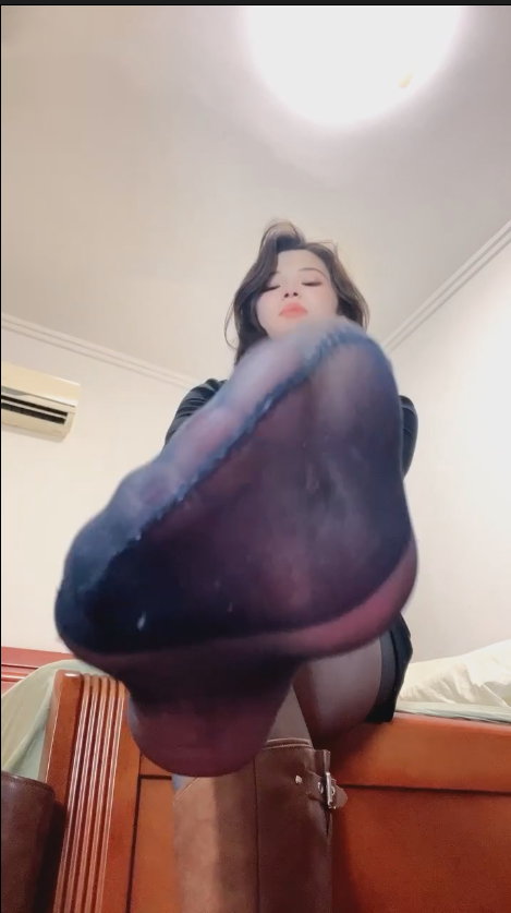 玩物直播布丁s-251126 黑丝长靴红绿灯榨精专场【1V】【510MB百度云】 预览图 2