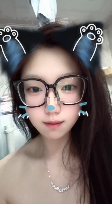 【极品泄密】超美阿黑颜女神原档泄密，标准的一个眼镜婊，大眼睛萌妹，反差感，淫荡的表情挑逗极了【14v】-福利岛