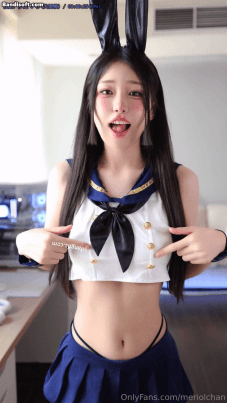 【OF meriol_chan】新加坡极品美女 完美身材 电动棒紫薇骚表情【6V】【1.3G】 预览图 7