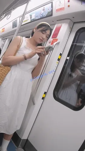 【永久专享】『D·D』-226-雪白长裙，精致小姐姐，浅蓝窄内【1V】【1.86G】 预览图 6