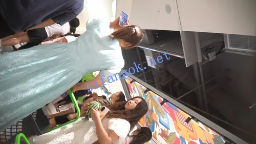 【永久专享】（空城原创）白裙少妇和家人逛超市，微透肉色N包裹肥臀【1V】【408M】 预览图 6