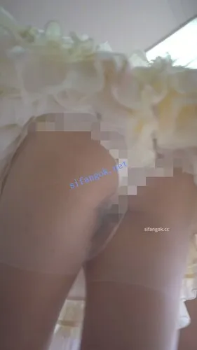 【永久专享】(BC-AA-640)蕾丝公主裙小姐姐..蝴蝶结透明丝袜多次弯腰CD花内【1V】【275M】 预览图 2