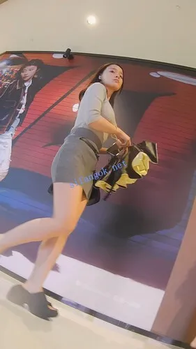 【永久专享】付模版『D·D』-223-灰超短包臀，翘臀匀称腿女郎，黑窄内【1V】【525M】