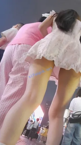 【永久专享】『D·D』-227-夜拍，娇小身材粉色旗袍连衣裙，浅蓝内【1V】【1.37G】 预览图 3