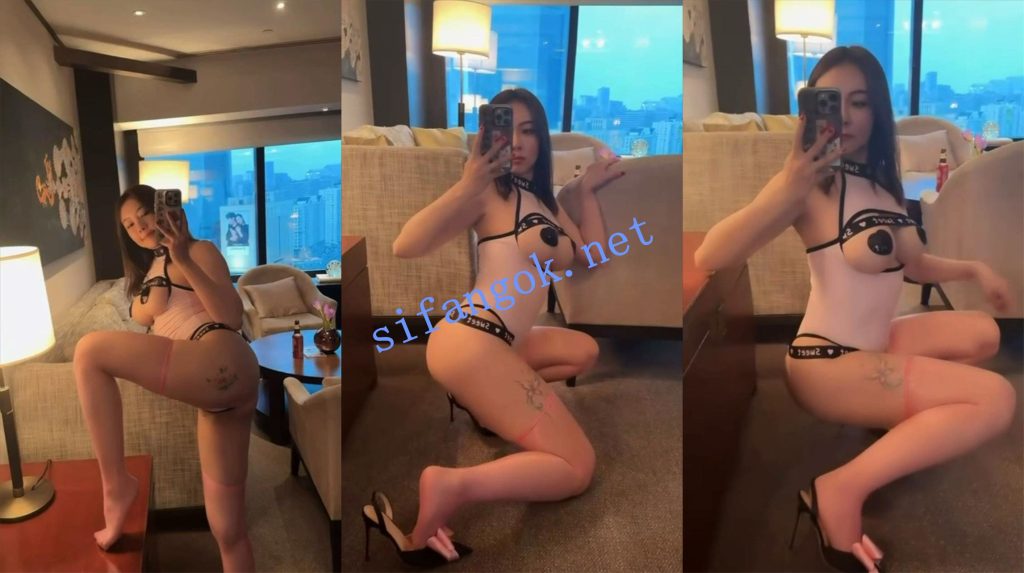 秀人网红模特 松果儿 淫荡脱丁字裤巨乳展示原声【3V】【366M】 预览图 3