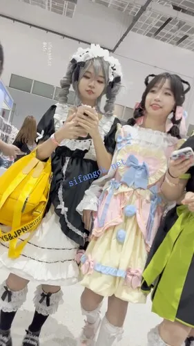 【永久专享】【KFC】洛丽塔裙学生妹和同学逛展·宽松白内透着黑·低角度CD【1V】【1.33G】 预览图 10