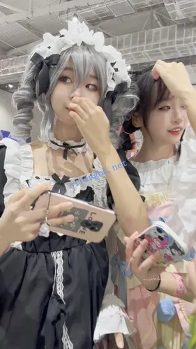 【永久专享】【KFC】洛丽塔裙学生妹和同学逛展·宽松白内透着黑·低角度CD【1V】【1.33G】 预览图 1