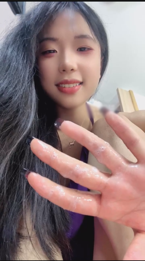 玩物直播母狗妈妈-251125 大量润滑油口水榨精【1V】【513MB百度云】 预览图 4