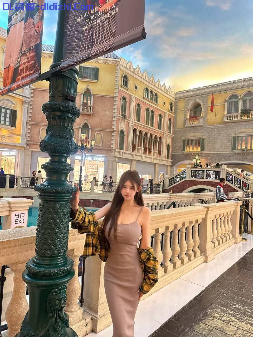 【S級洩密】最新流出空降女名媛和金主酒店激情，網紅臉巨乳身材很極品，滿背符文後入的時候視覺沖擊感很強口活一看就很好包裹感極強 1.1GB