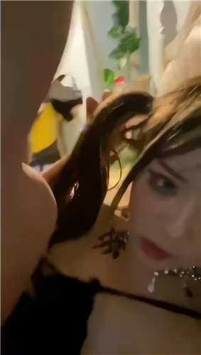 快手骚骚小妹 重庆美杜莎 自拍摸奶吃鸡啪啪福利【3V】【403M】 预览图 9