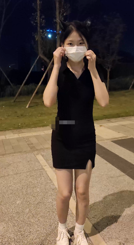 深夜，成都双流的街头，【Fxxc77】，土豪哥户外高价定制，23岁公司前台，裸体露出，湿得一塌糊涂 下-福利岛