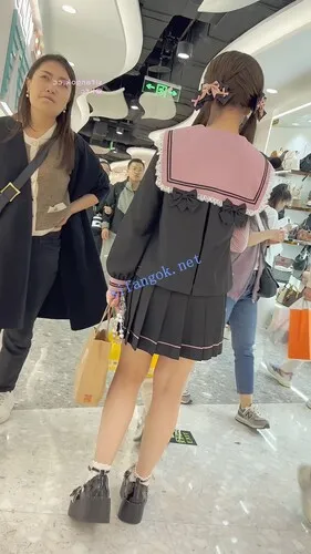 【永久专享】【KFC】JK制服萌妹和闺蜜逛街·可爱甜美系·淡灰色内内前后CD【1V】【927M】 预览图 11