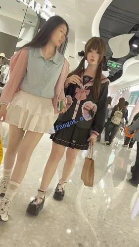 【永久专享】【KFC】JK制服萌妹和闺蜜逛街·可爱甜美系·淡灰色内内前后CD【1V】【927M】 预览图 9