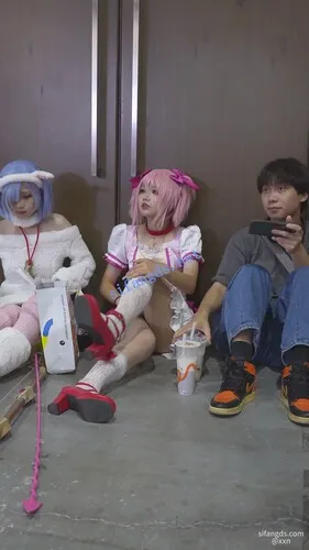 【永久专享】【xxn-328】魔法少女小圆cos..透明内带翅膀..坐地上走光被CD【1V】【441M】 预览图 7