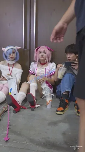 【永久专享】【xxn-328】魔法少女小圆cos..透明内带翅膀..坐地上走光被CD【1V】【441M】 预览图 10