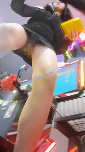 【永久专享】『D·D』-221-黑包臀裙，精神小妹，激动玩游戏，白内【1V】【1.24G】 预览图 10