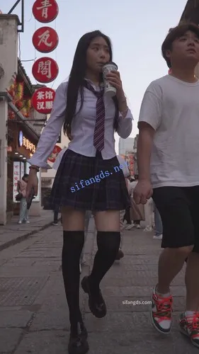 【永久专享】(BC-AA-597)制服jk长腿175小姐姐..裙摆随风飘起内裤夹进13【1V】【459M】 预览图 3