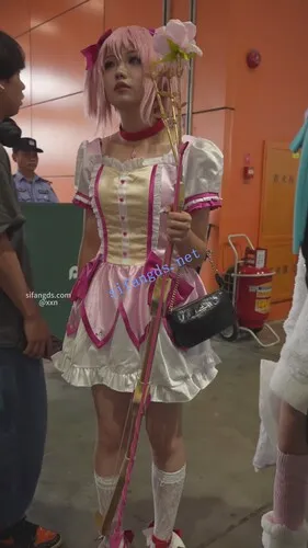 【永久专享】【xxn-328】魔法少女小圆cos..透明内带翅膀..坐地上走光被CD【1V】【441M】 预览图 2