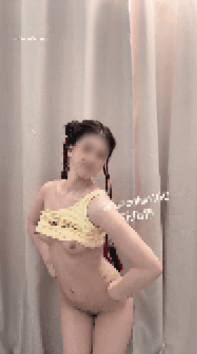 【精品】大学舞蹈生【小乔（以安）】最新付费群裸舞 极品【21P6V】【239M】 预览图 12