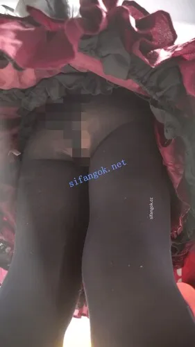 【永久专享】【xxn-157】展台主持人（2）..红黑色lo裙配黑丝屁股很翘【1V】【210M】 预览图 4