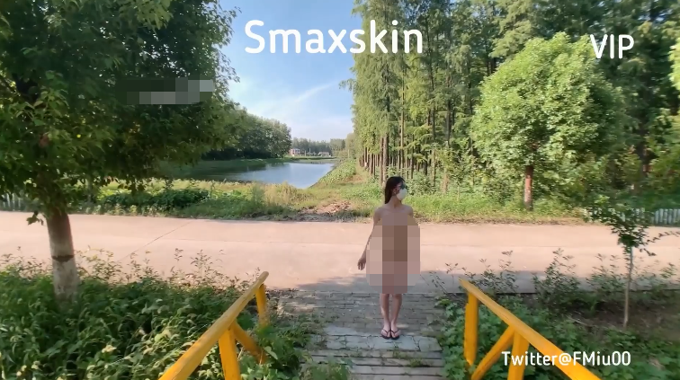 推特户外露出女神，【Smaxskin】，七号公路雨夜漫步，每一次都是紧张刺激至极【2v】 预览图 1